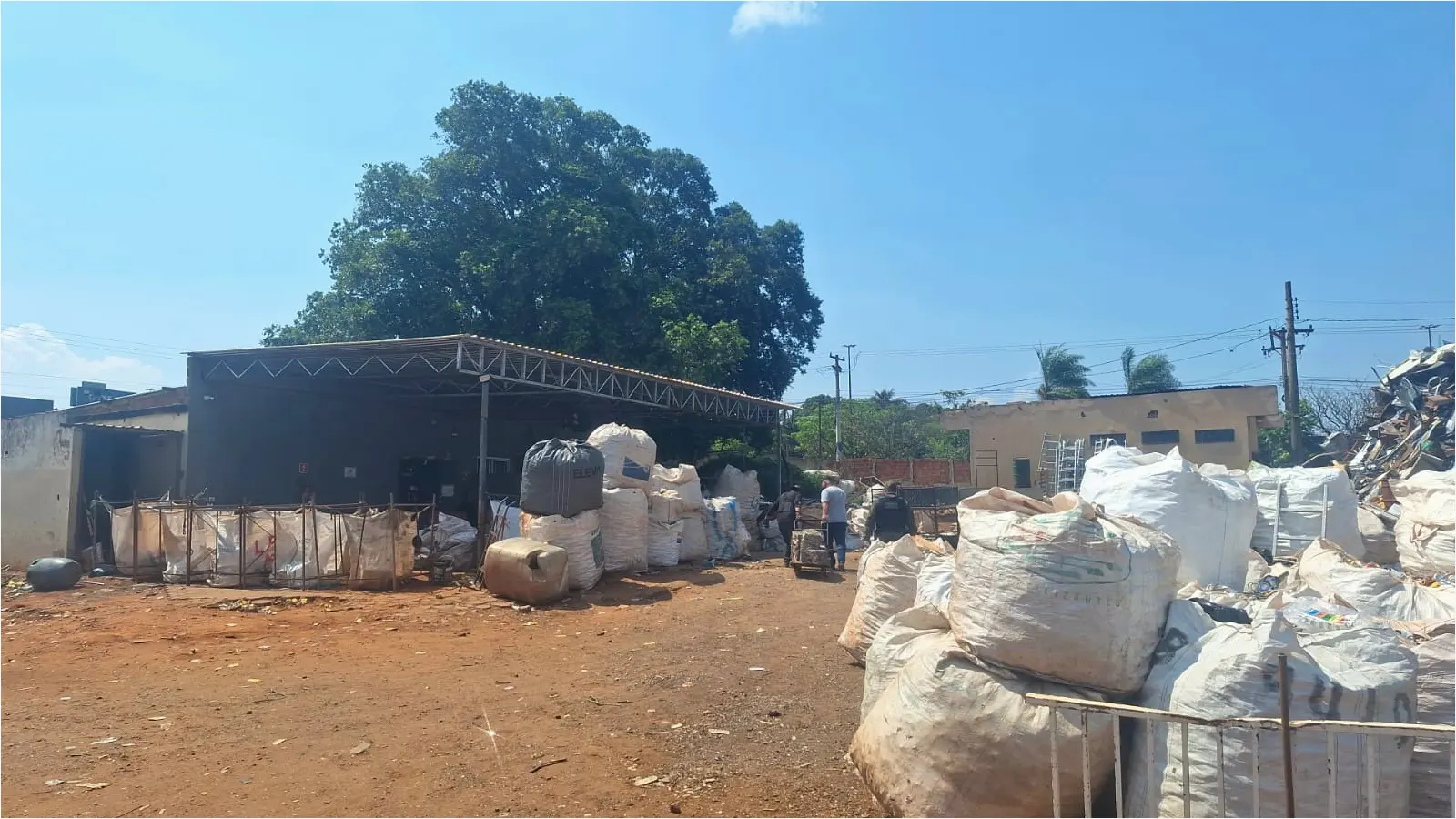 Guarda Civil Metropolitana aplica multas de R$ 20 mil a ferros-velhos em Campo Grande