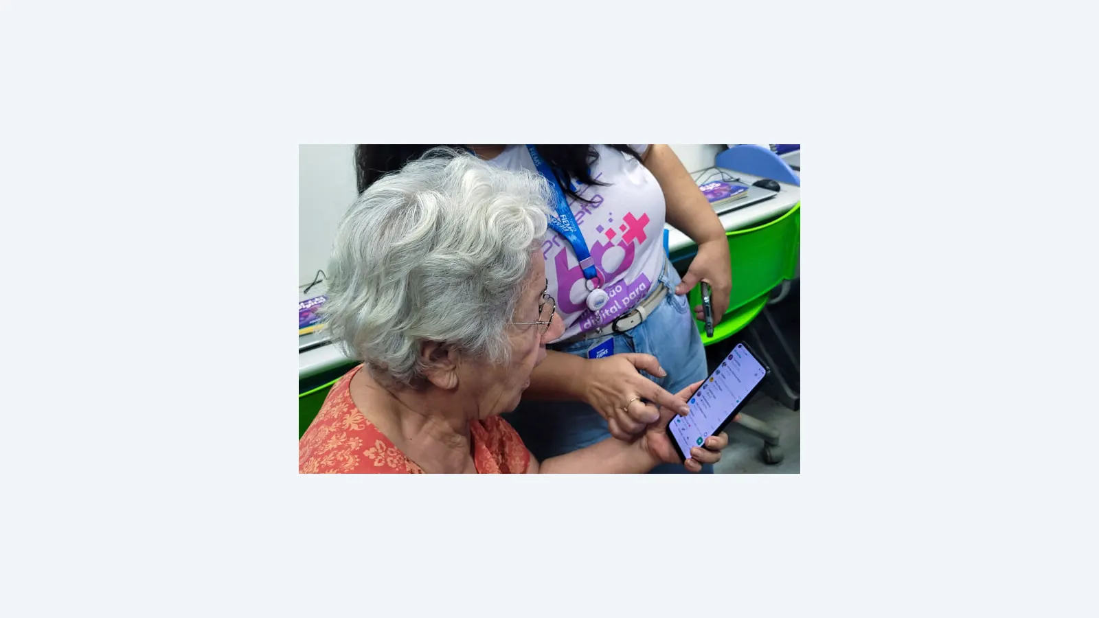 Oficina de Inclusão Digital Ensina Idosos a Usar a Internet com Segurança em Campo Grande