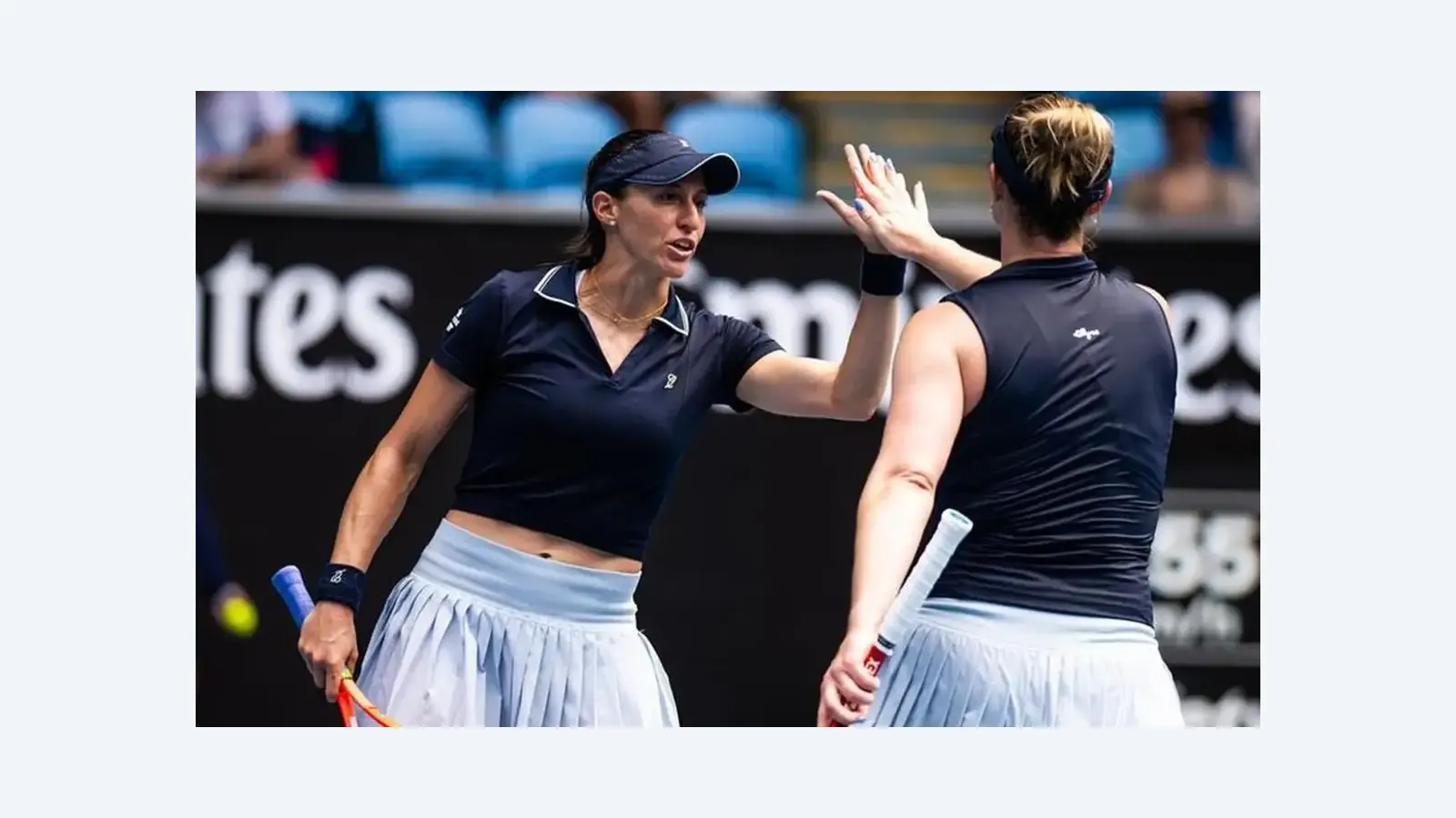 Luisa Stefani avança às oitavas de duplas em torneio de Dubai