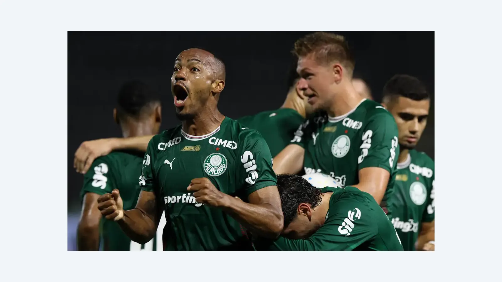 Palmeiras vence Grêmio e mantém liderança no Brasileirão