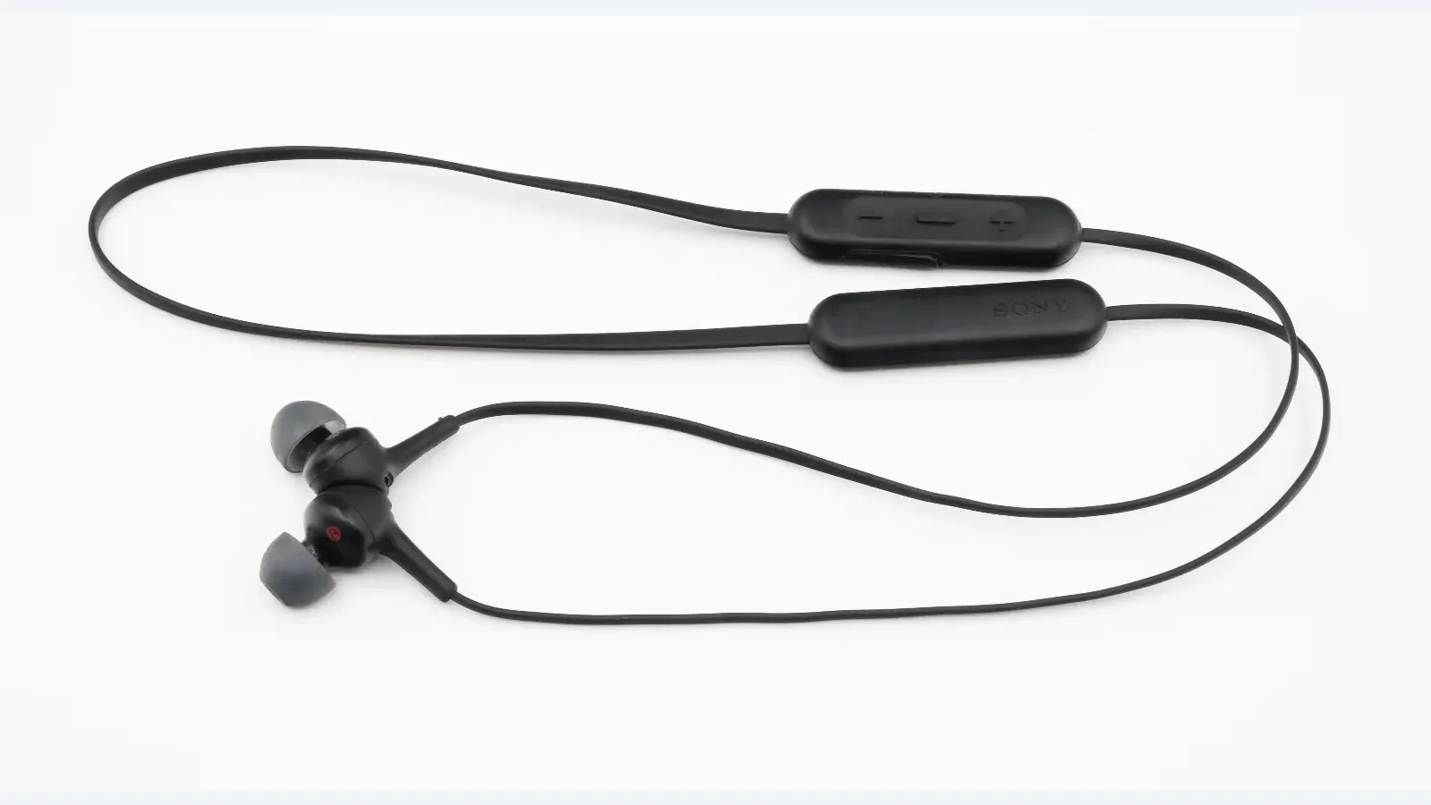 Foto ilustrativa de arquivo — Sony WI-XB400 headphones