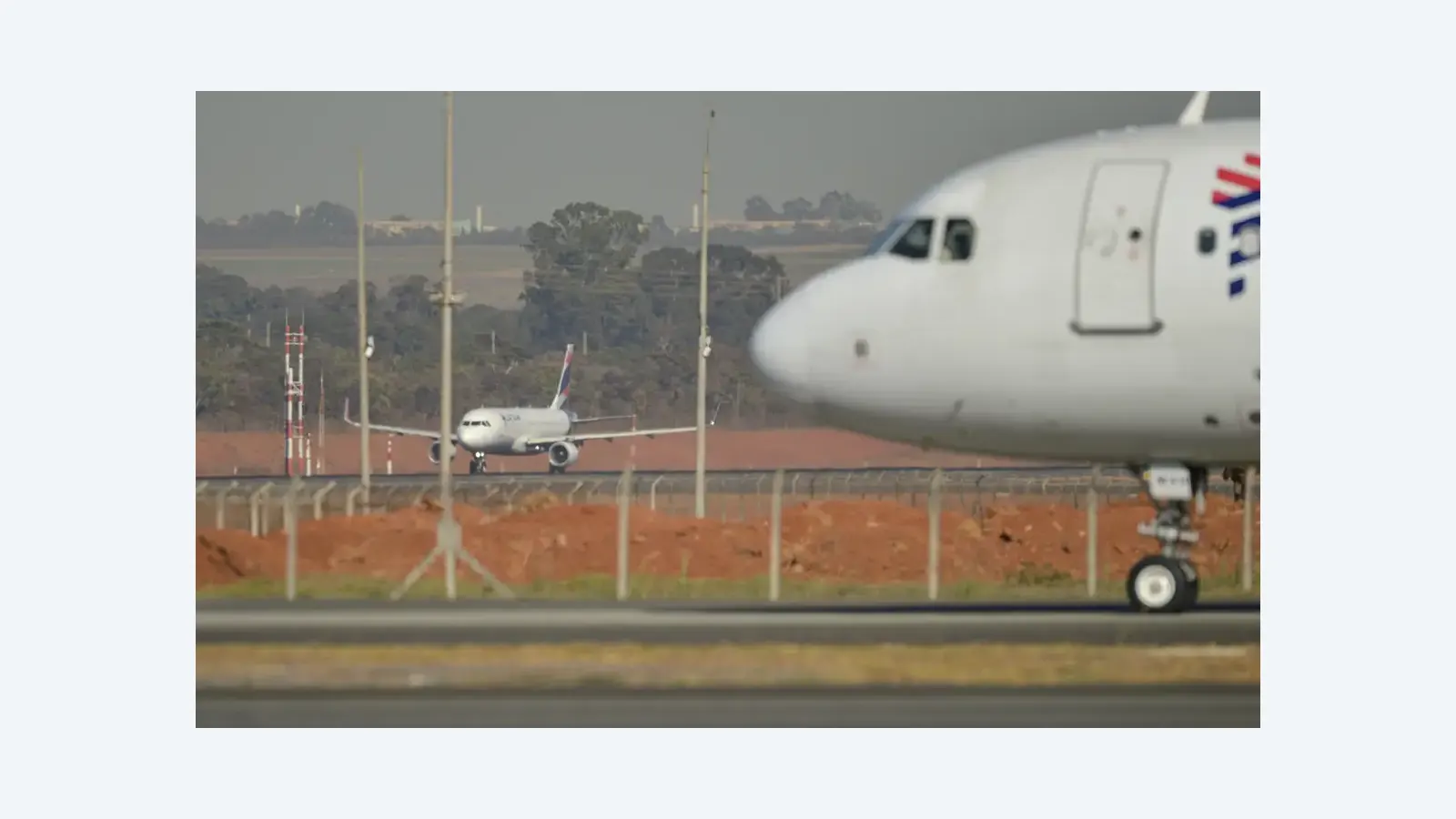 Falsa ameaça de bomba adia voo da Latam de Brasília a São Paulo