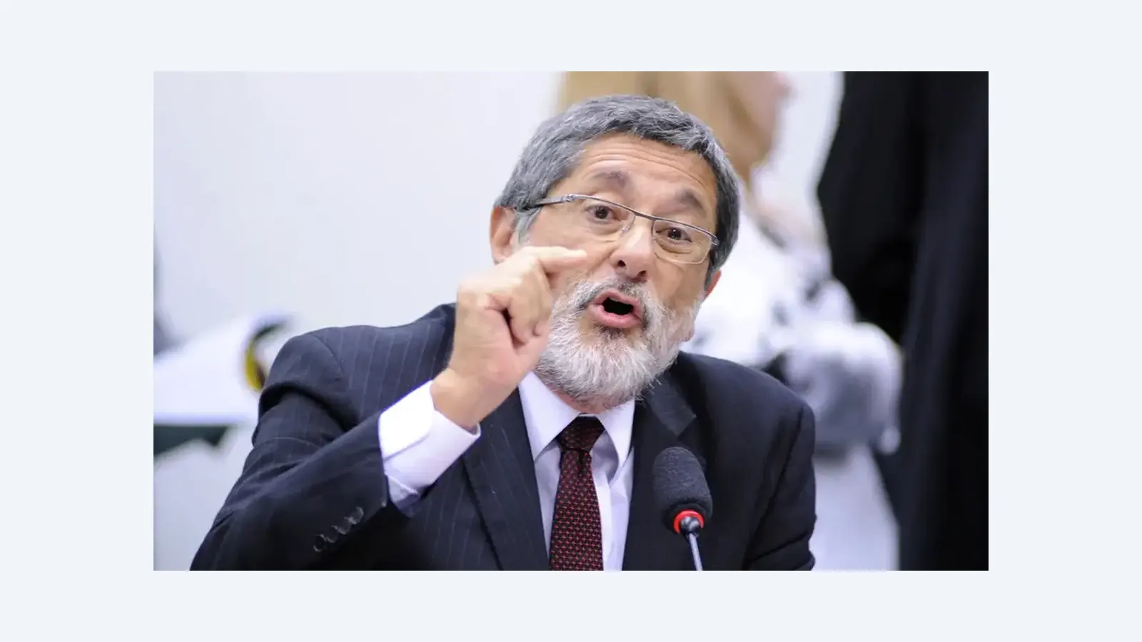 Ex-presidente da Petrobras alerta sobre insegurança energética do Brasil