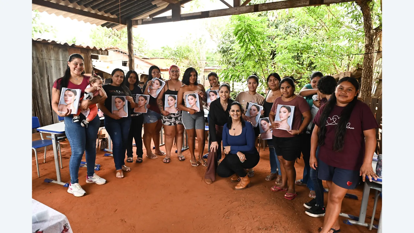 Mulheres indígenas do Jardim Noroeste concluem curso de design de sobrancelhas