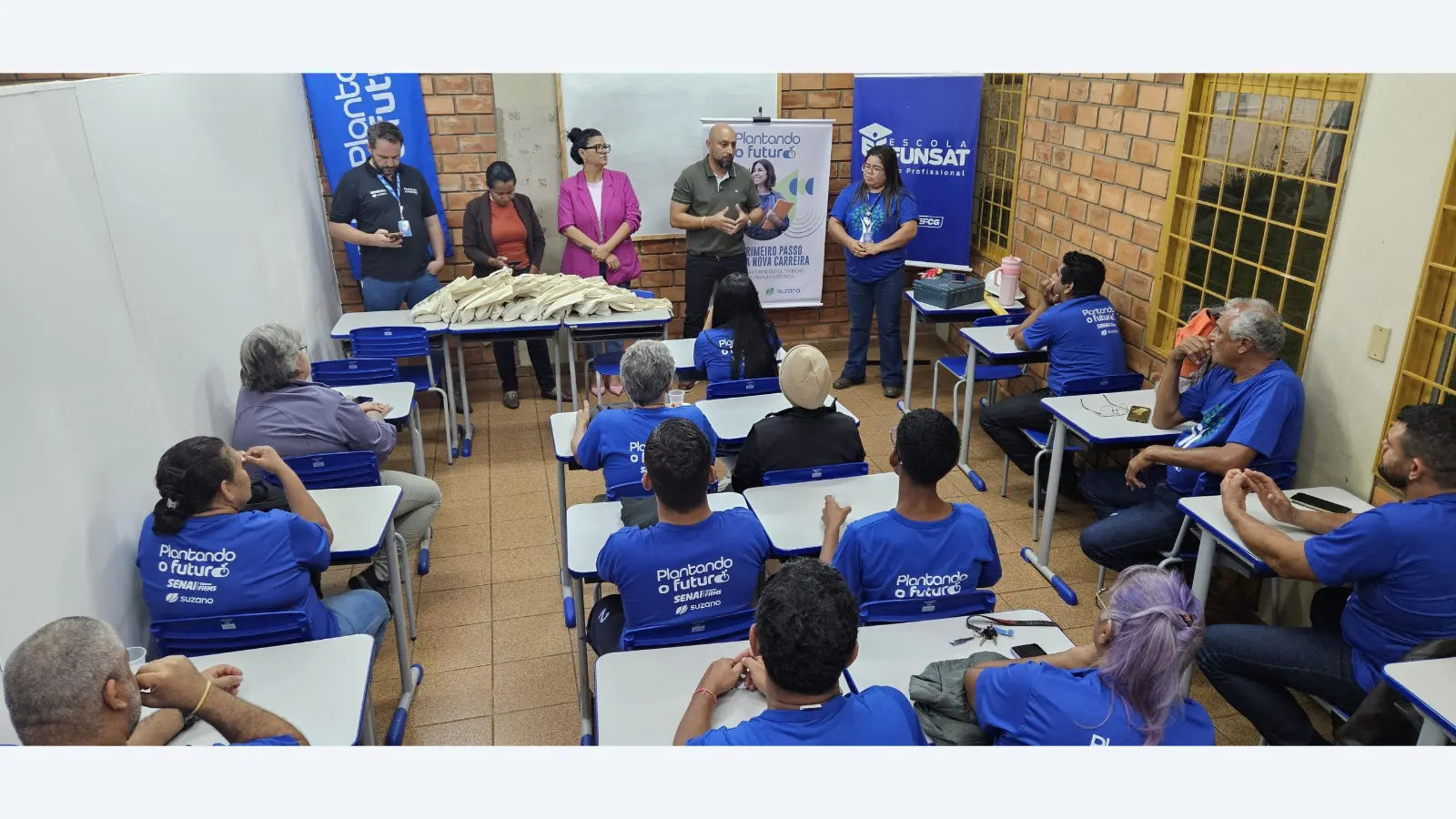 Turma de reparos hidráulicos conclui curso gratuito no Polo Moreninhas